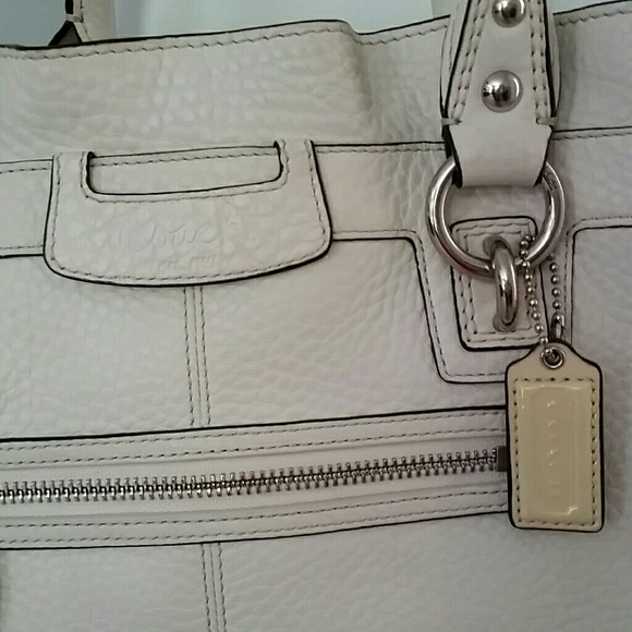 Coach handbag! Perfect Summer bag! - Picture 2 of 3